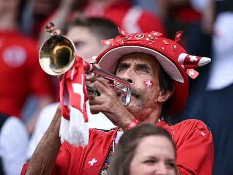 «Trompeten-Sigi» sorgt bei den Spielen der Schweizer Nati für Stimmung auf den Rängen.