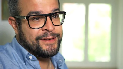 Porträt von Baze mit Brille.
