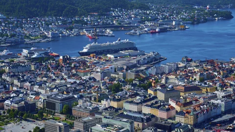 Kreuzfahrtschiff in Bergen