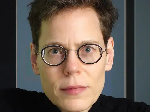 Ein Porträt von Helene Haker, Fachärztin für Psychiatrie und Psychotherapie.
