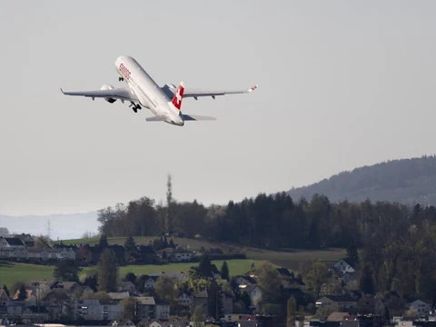 Abhebendes Swiss-Flugzeug.