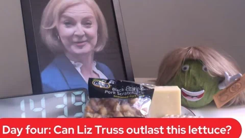 Es ist ein Bild von Truss und ein Salatkopf in einem YouTube-Stream zu sehen.