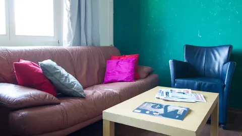 Sofa und Stuhl: Die «grüne Lounge» im Provi8