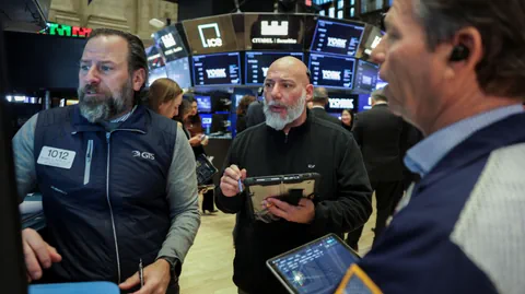 Händler auf dem Parkett der New Yorker Börse.