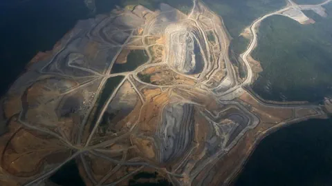 Goldabbau in Russland aus der Vogelperspektive in der sibirischen Region Krasnojarsk.