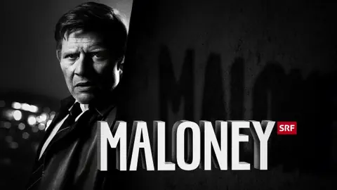  Ein Detektiv sitzt am Tisch und kratzt sich hinter dem Ohr