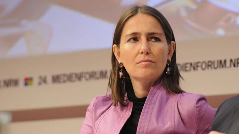 Föderl-Schmid an einer Konferenz