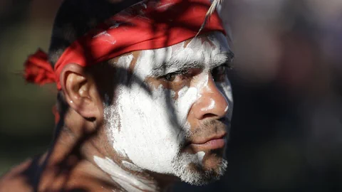 Aboriginal in traditioneller Bemalung