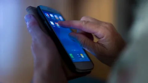 Smartphone in einer Hand