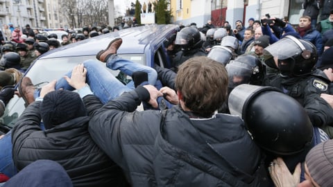 Saakaschwili will sich seiner Festnahme weiterhin widersetzen Saakaschwili will sich seiner Festnahme weiterhin widersetzen
