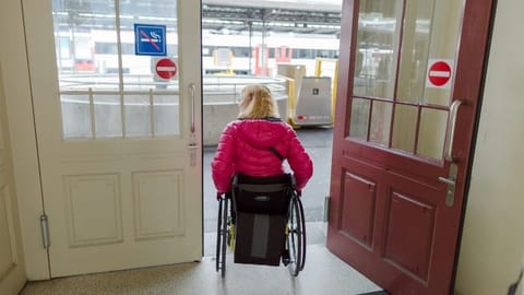 Nicht rollstuhlgerecht: Bahnbetreiber schliessen Haltestellen Nicht rollstuhlgerecht: Bahnbetreiber schliessen Haltestellen