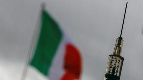 Rom befiehlt Impfpflicht für Medizinalpersonal Rom befiehlt Impfpflicht für Medizinalpersonal