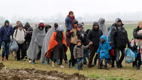 EU wirft Notanker im Flüchtlingsstrom EU wirft Notanker im Flüchtlingsstrom