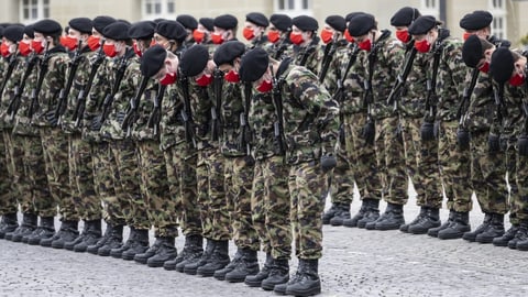 Sollte die Schweiz militärisch aufrüsten?