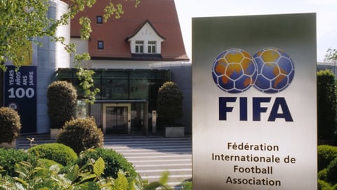 Fussball-Transfermarkt - Streit zwischen Fifa und Spielervermittlern - News  - SRF