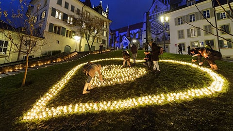 Mit Lichtermeer gegen die Armut
