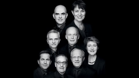 Im 2017 zeigte sich der Bundesrat in Schwarz-Weiss mit klaren Konturen und einem dunklen Hintergrund.