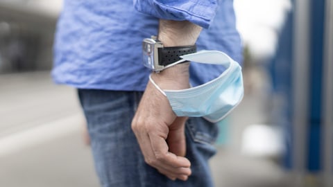 Diese Fauxpas im Umgang mit der Maske sollten Sie vermeiden