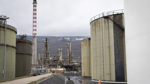 Klima-Aktivisten beenden Raffinerie-Blockade