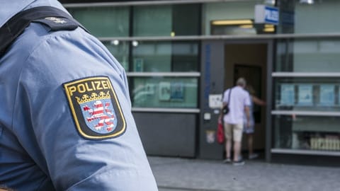 «NSU 2.0»: Verdacht auf rechtsextremes Netzwerk in der Polizei «NSU 2.0»: Verdacht auf rechtsextremes Netzwerk in der Polizei