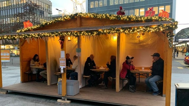 Umgebaut in Viererkabinen: Das Sitzhaus des Adventstreffs in Zug. Umgebaut in Viererkabinen: Das Sitzhaus des Adventstreffs in Zug.