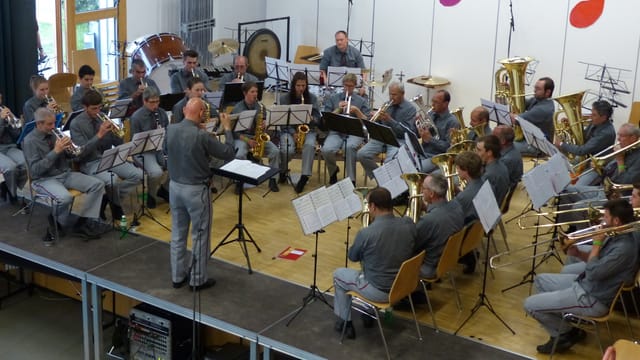 furmaziun da musica sin tribuna cun dirigent