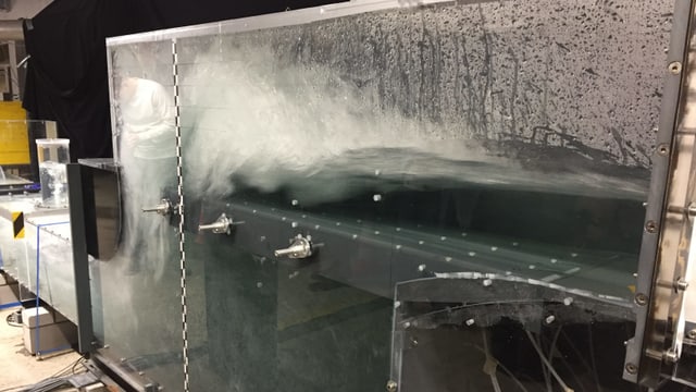 Ein Herzstück des Stollens: Die Tos-Kammer: Hier wird das tosende Wasser gebremst, von 55 auf 4 km/h. Ein Herzstück des Stollens: Die Tos-Kammer: Hier wird das tosende Wasser gebremst, von 55 auf 4 km/h.