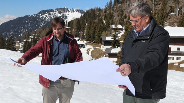 Im Bild: der Gemeindepräsident der Gemeinde Riederalp, Peter Albrecht (rechts) und der Ortsplaner, Sebastian Arnold. Im Bild: der Gemeindepräsident der Gemeinde Riederalp, Peter Albrecht (rechts) und der Ortsplaner, Sebastian Arnold.