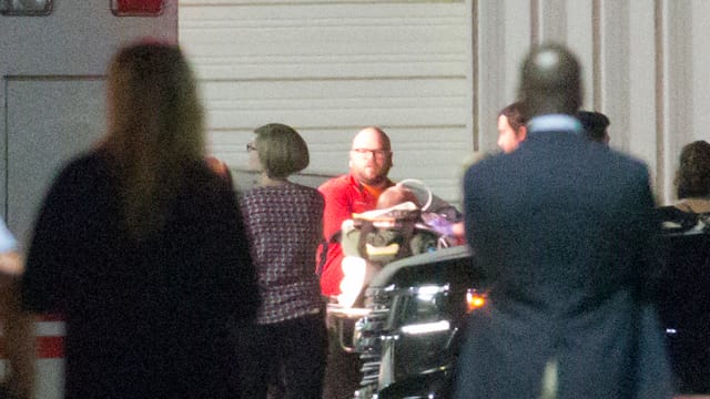 Otto Warmbier wird auf einer Bare mit Schlauch in der Nase in die USA zurückgebracht Otto Warmbier wird auf einer Bare mit Schlauch in der Nase in die USA zurückgebracht