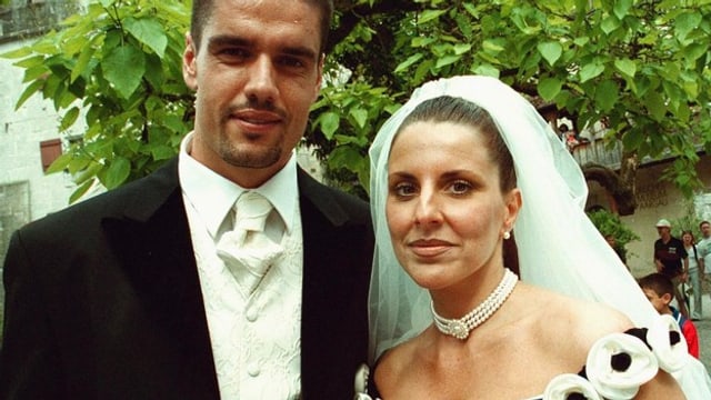 Pascal Zuberbühler in Anzug und weissem Hemd und Beatriz Zuberbühler mit schwarz-weissem Hochzeitskleid und Schleier. Pascal Zuberbühler in Anzug und weissem Hemd und Beatriz Zuberbühler mit schwarz-weissem Hochzeitskleid und Schleier.