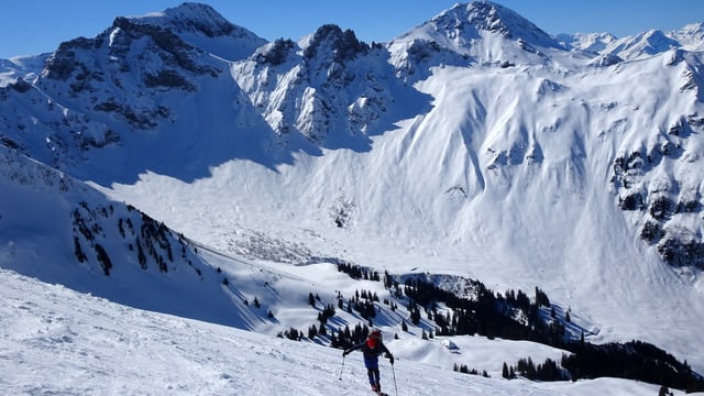 Auf Skitouren war die Lawinengefahr nur mässig. Bild von der Galmschibe. Auf Skitouren war die Lawinengefahr nur mässig. Bild von der Galmschibe.
