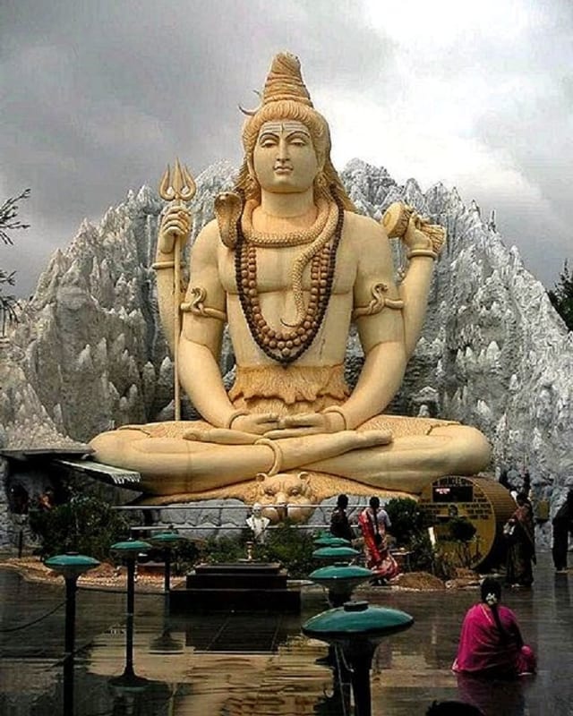 Statua dal dieu Shiva Statua dal dieu Shiva