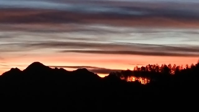 Morgengrauen fotografiert von der Alp Capanna Arena im Valle Onsernone.