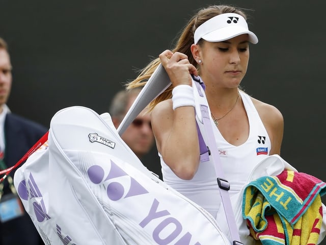 Belinda Benic 2016 nach ihrer Aufgabe in der 2. Runde von Wimbledon. Belinda Benic 2016 nach ihrer Aufgabe in der 2. Runde von Wimbledon.