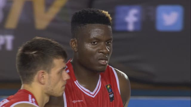 Clint Capela (rechts). Clint Capela (rechts).