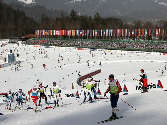 Langläufer im Zielstadion von Oberstdorf. Langläufer im Zielstadion von Oberstdorf.