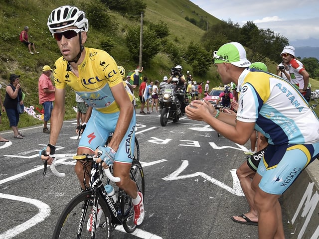 Vincenzo Nibali 2014 im Schlussaufstieg nach Saint-Lary-Soulan. Vincenzo Nibali 2014 im Schlussaufstieg nach Saint-Lary-Soulan.