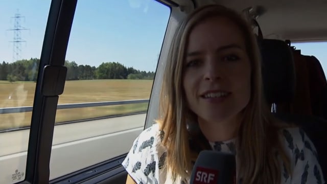 Katharina Locher in einem Auto, von vorne fotografiert Katharina Locher in einem Auto, von vorne fotografiert