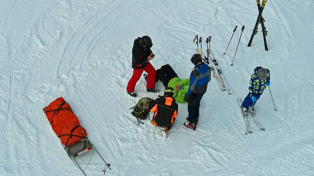 Verletzter Skifahrer Verletzter Skifahrer