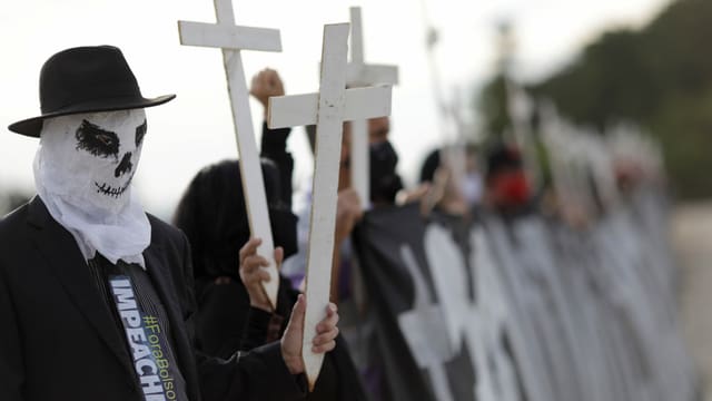 Im Bild: Protest gegen Bolsonaros Corona-Politik, 26.3 in Brasilia Im Bild: Protest gegen Bolsonaros Corona-Politik, 26.3 in Brasilia
