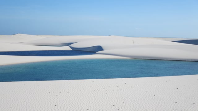Video «Stille Wasser sind tief - Lençois Maranhenses» abspielen Video «Stille Wasser sind tief - Lençois Maranhenses» abspielen