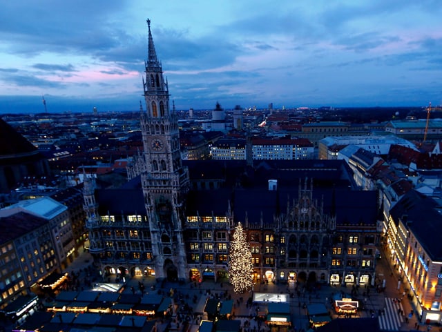 Münchens Neues Rathaus. Münchens Neues Rathaus.