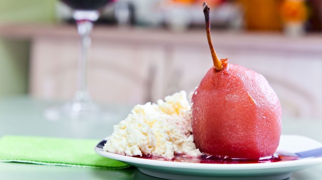 Rotwein-Birne mit Mascarpone. Rotwein-Birne mit Mascarpone.