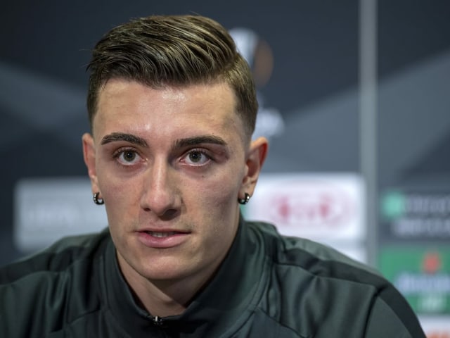 Cédric Zesiger bei einer Pressekonferenz. Cédric Zesiger bei einer Pressekonferenz.