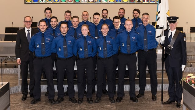 Ils novs policists. Ils novs policists.