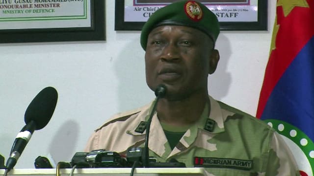 General Chris Olukolade bei seiner Erklärung. General Chris Olukolade bei seiner Erklärung.