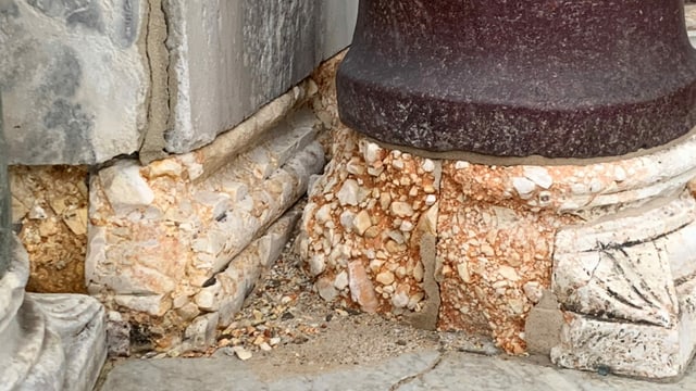 Brüchige Säulen. Brüchige Säulen.