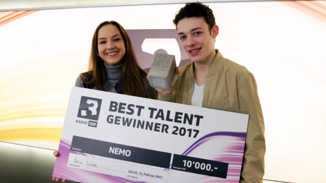 Moderatorin Hana Gadze und Nemo am Montagmorgen nach den Swiss Music Awards. Moderatorin Hana Gadze und Nemo am Montagmorgen nach den Swiss Music Awards.