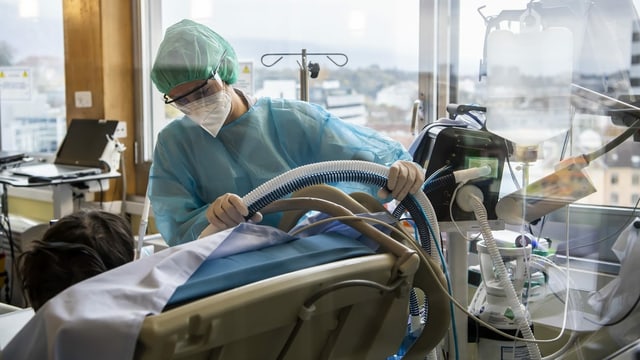 Betreuung von Covid-19-Patienten im Universitätsspital Genf. Betreuung von Covid-19-Patienten im Universitätsspital Genf.