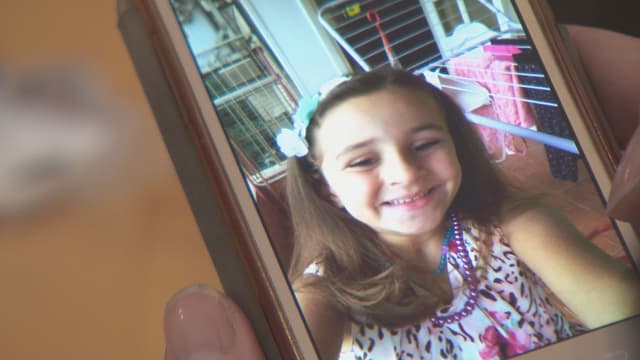 Was bleibt, sind Fotos auf dem Handy der Mutter: Nuran, die ältere Tochter ist heute 7 Jahre alt Was bleibt, sind Fotos auf dem Handy der Mutter: Nuran, die ältere Tochter ist heute 7 Jahre alt